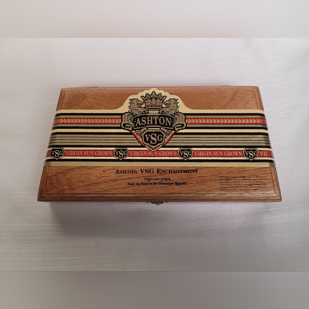 Ashton VSG Enchantment EMPTY  Wood Cigar Box Dominican Republic  Trapezoid Shape